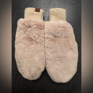 CC Faux Fur Touch Screen Accessible Mittens